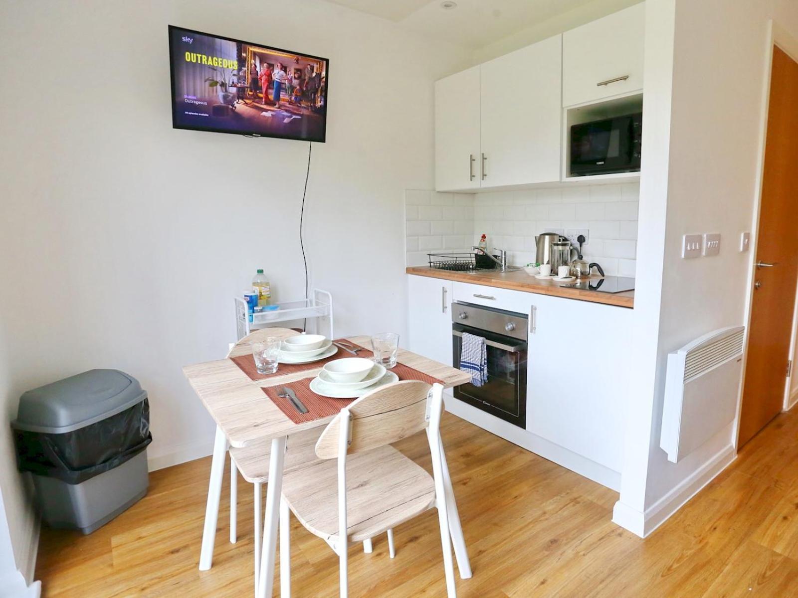 Pets Welcome Mins From Salford Quays Uni Manc Pass The Keys Holiday home Manchester